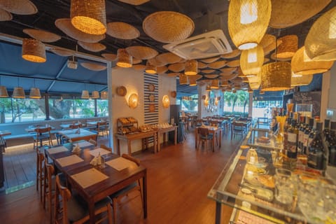 Daily buffet breakfast for a fee