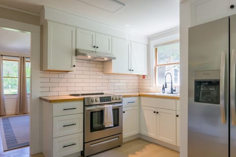 Welcome to 93 Ploughed Neck, East Sandwich!