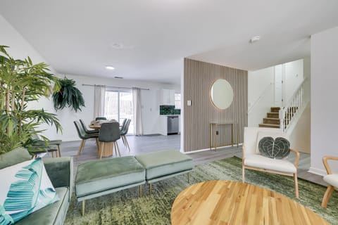 Professionally designed, minimalistic decor, matches the wilderness of Poconos.