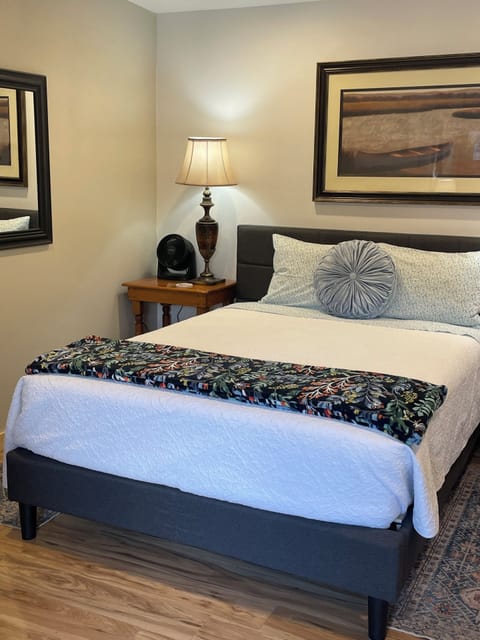 Super comfortable queen bed.