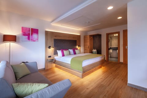 Classic Double Room, Lake View | In-room safe, desk, soundproofing, free WiFi