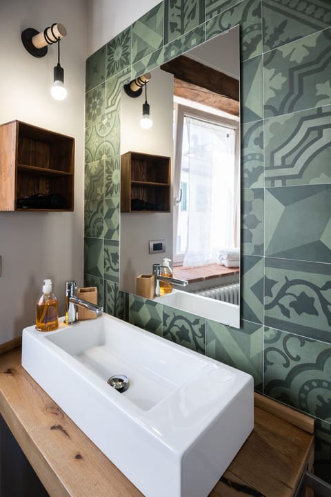 Camera Castellare | Bathroom | Free toiletries, hair dryer, bidet, towels