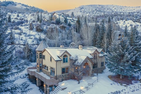 Your private modern mountain ski haven.  Full family getaway, 5000 square feet.