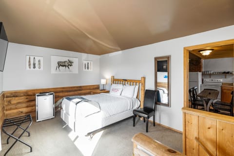 Bedroom 1 lower queen bed