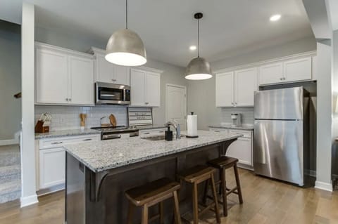 Make your next holiday meal in this light & airy kitchen!