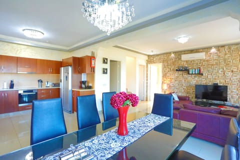 Kitchen%2FDining area