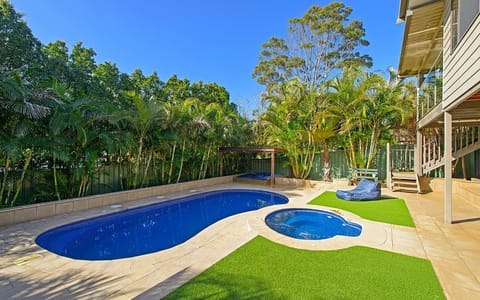Harrys at Shelly Beach - coastal home with pool