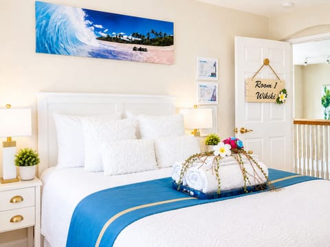 Private Deluxe Queen Room | 1 bedroom, desk, laptop workspace, iron/ironing board (on request)
