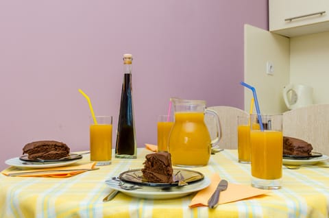 Apartment (Two-Bedroom Apartment with Terrace an) | Dining room