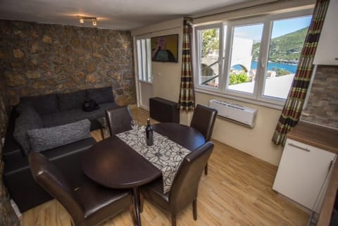Apartment (Apartment Any - One Bedroom Apartment) | Dining room