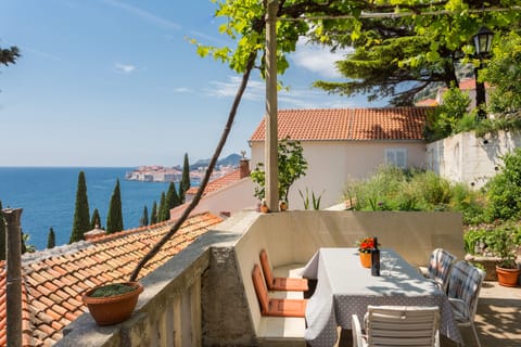 Apartment (Two-Bedroom Apartment with Terrace an) | Terrace/patio