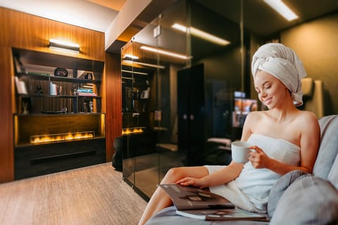 Executive Studio Suite | Private spa tub