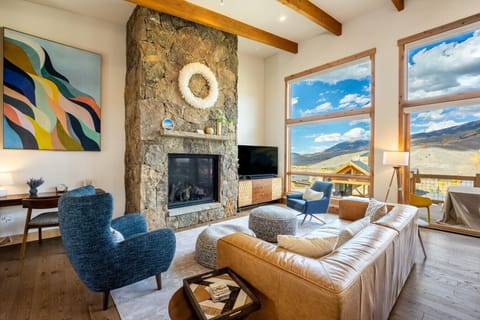 The Red Peak - Luxury mountain home in Summit Sky Ranch