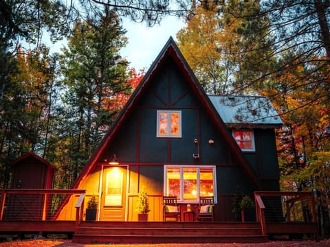 The Rocky Pines UP A-Frame is ready to welcome you for the ski / snowboard / snowmobile season.  A traditional A-Frame built with many new updates.  Includes a indoor sauna to relax in after the winter day adventures.