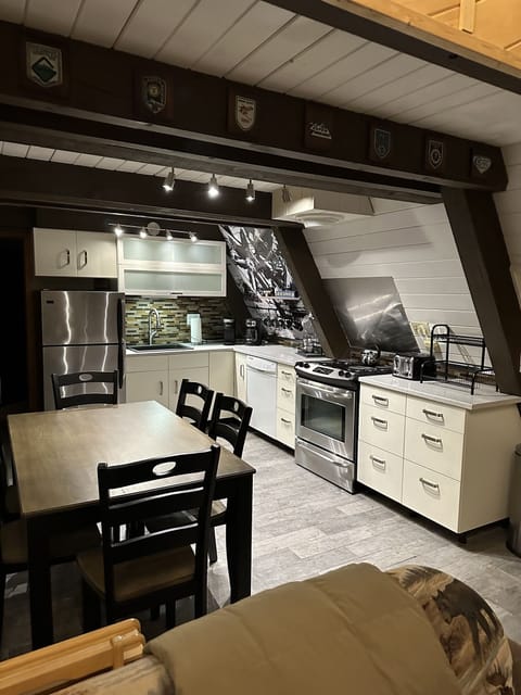 Whether you want to prepare full family meals or just drinks and charcuterie, the full kitchen is stocked with everything you need. Make your favorite chili in the large crock-pot before heading to the ski resort and your set when you return!