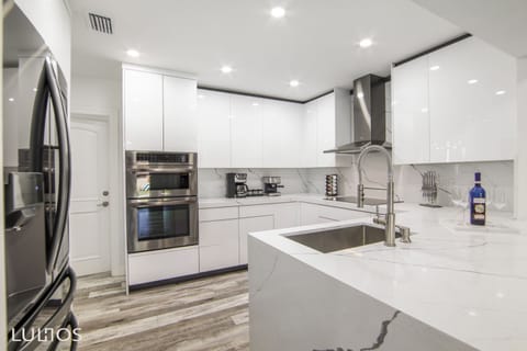 Kitchen: Modern and fully equipped with the appliances you will need