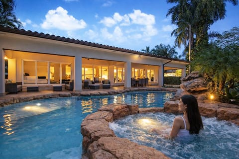 Excellent property with fully fenced yard, with several attractions