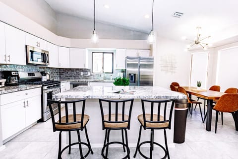 Ample dinning area in the kitchen