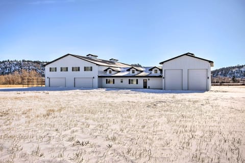 Joliet Vacation Rental | Studio | 1BA | 1,500 Sq Ft | Steps Required for Access