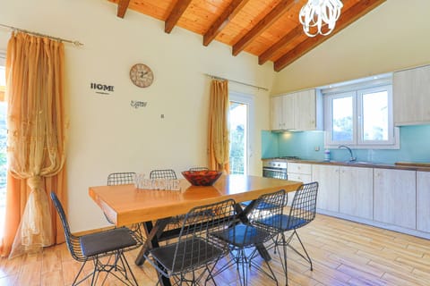 Dining and fully equipped kitchen