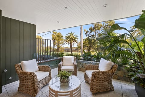 Perfect balcony overlooking the park and tennis centre opposite.