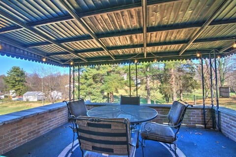 Why not bring your homemade meals outside and dine with a view? Step outside and marvel at the tranquil natural surroundings.