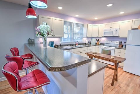 You'll find everything needed to prepare and serve delicious homemade meals.