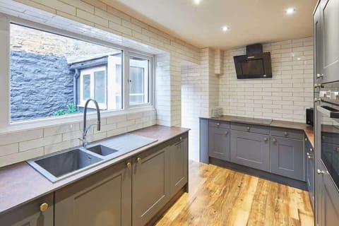 Hecklers Cottage, Barnard Castle - Host & Stay