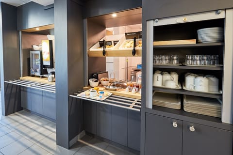 Daily buffet breakfast for a fee