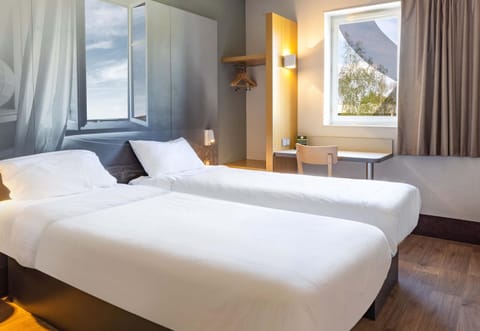 Twin Room, Non Smoking | Premium bedding, down comforters, desk, soundproofing