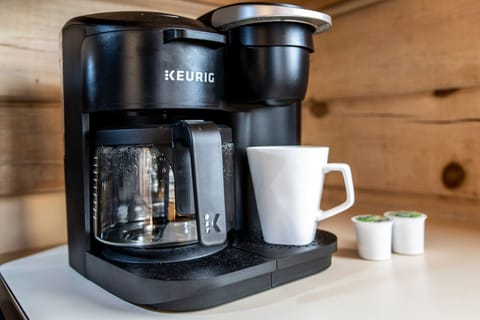 Kuerig Duo w/ drip coffee and pods