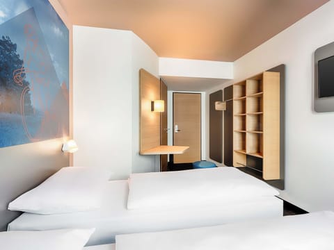 Twin Room | WiFi (free), bed sheets
