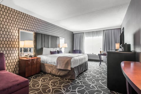 Premium bedding, pillowtop beds, in-room safe, individually decorated