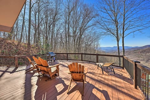 Franklin Vacation Rental | 3BR | 2.5BA | 2,400 Sq Ft | Stairs Required to Access