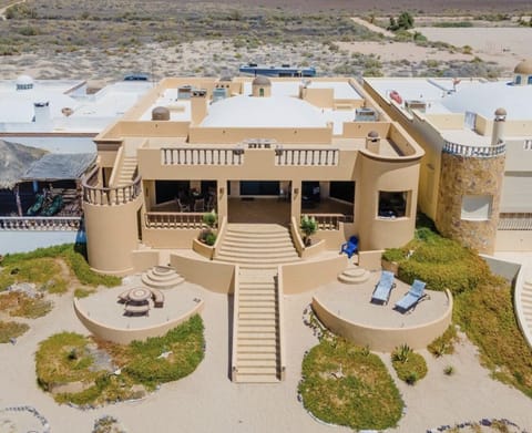 Casa en Suenos  
Elegant Privacy
Gated Secure Oceanfront
 5-bedroom Beauty
