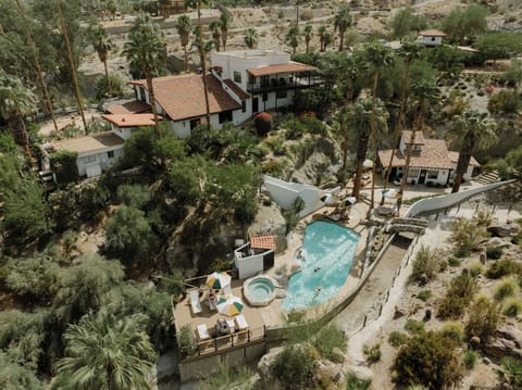 Welcome to Casa Tierra, my new Palm Desert home.