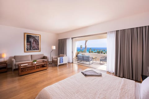 Grand Suite, Sea View | In-room safe, desk, blackout drapes, soundproofing