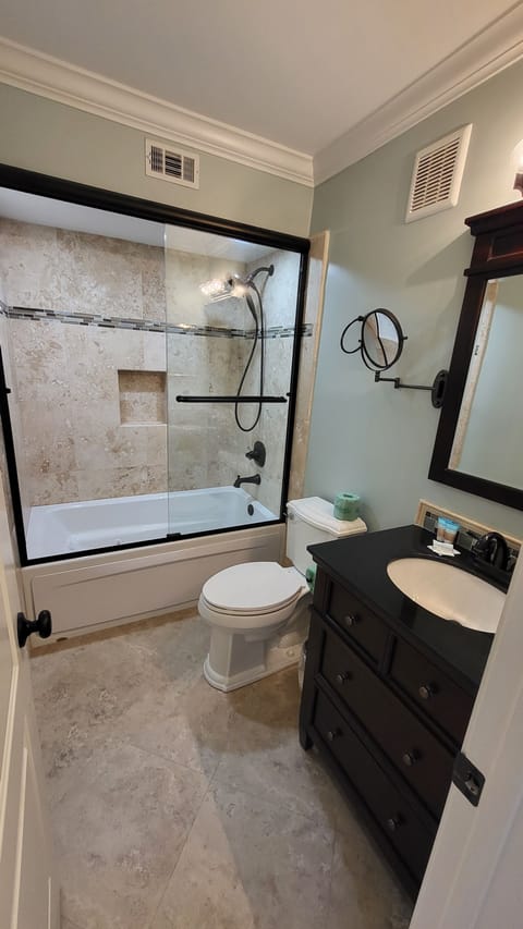 Primary bedroom has a private bath with tub and shower