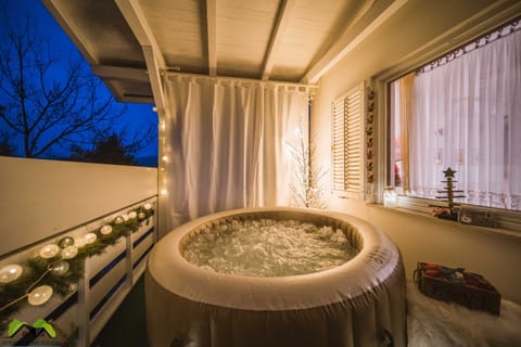 House (Two Bedroom Holiday Home with Swimmin) | Private spa tub