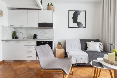 Apartment, 1 Bedroom, Balcony, City View | Living room