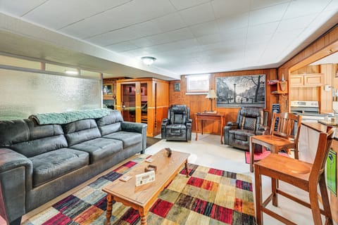 Richland Vacation Rental | Studio | 1BA | 900 Sq Ft | Stairs Required