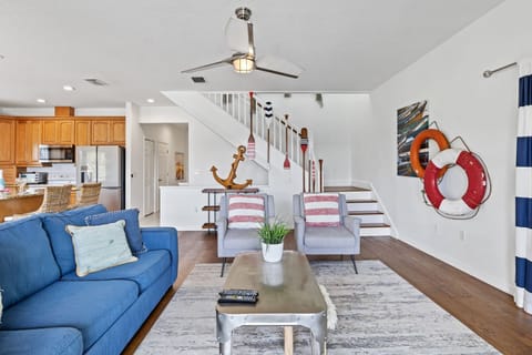 Main floor livingroom