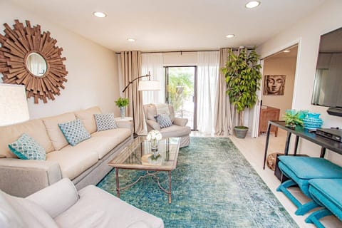 Come enjoy this warm and inviting space with a 60" Samsung TV!