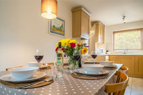 Ground floor: Dining table with seating for six