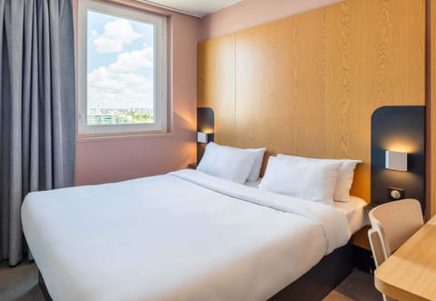 Double Room, Non Smoking | Premium bedding, desk, blackout drapes, soundproofing