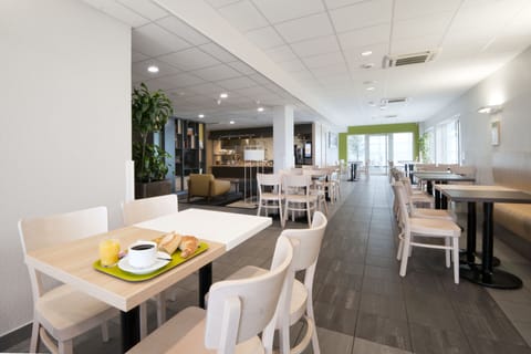 Daily buffet breakfast for a fee