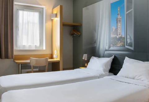 Twin Non-Smoking Room | Premium bedding, desk, soundproofing, free WiFi