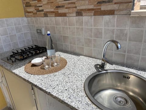 Panoramic Double Room | Private kitchen | Stovetop, cookware/dishes/utensils