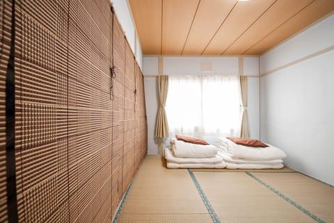 Basic Apartment | 10 bedrooms, desk, iron/ironing board, free WiFi