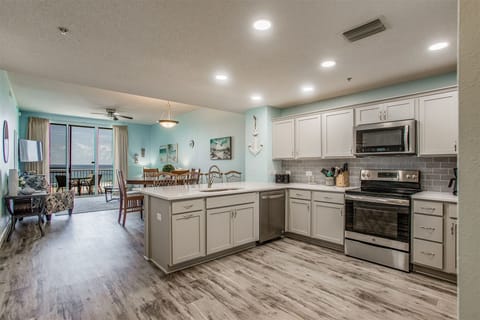 Spanish Key 206 Kitchen and Dining Room